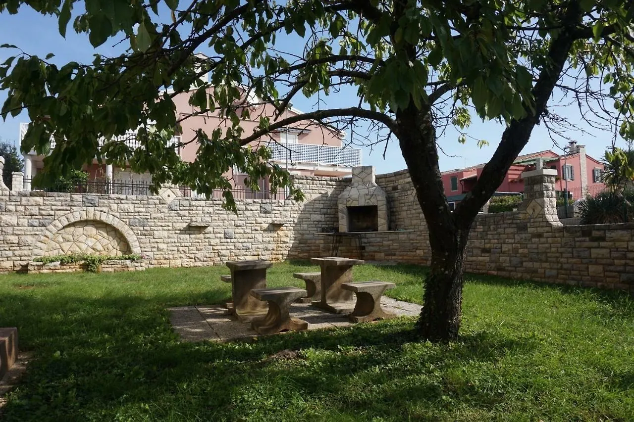 Hotel Mariella Bašanija 3*,